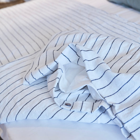 PIECERA CON MINI PLUMON DE SEDA LISTADO NEGRO