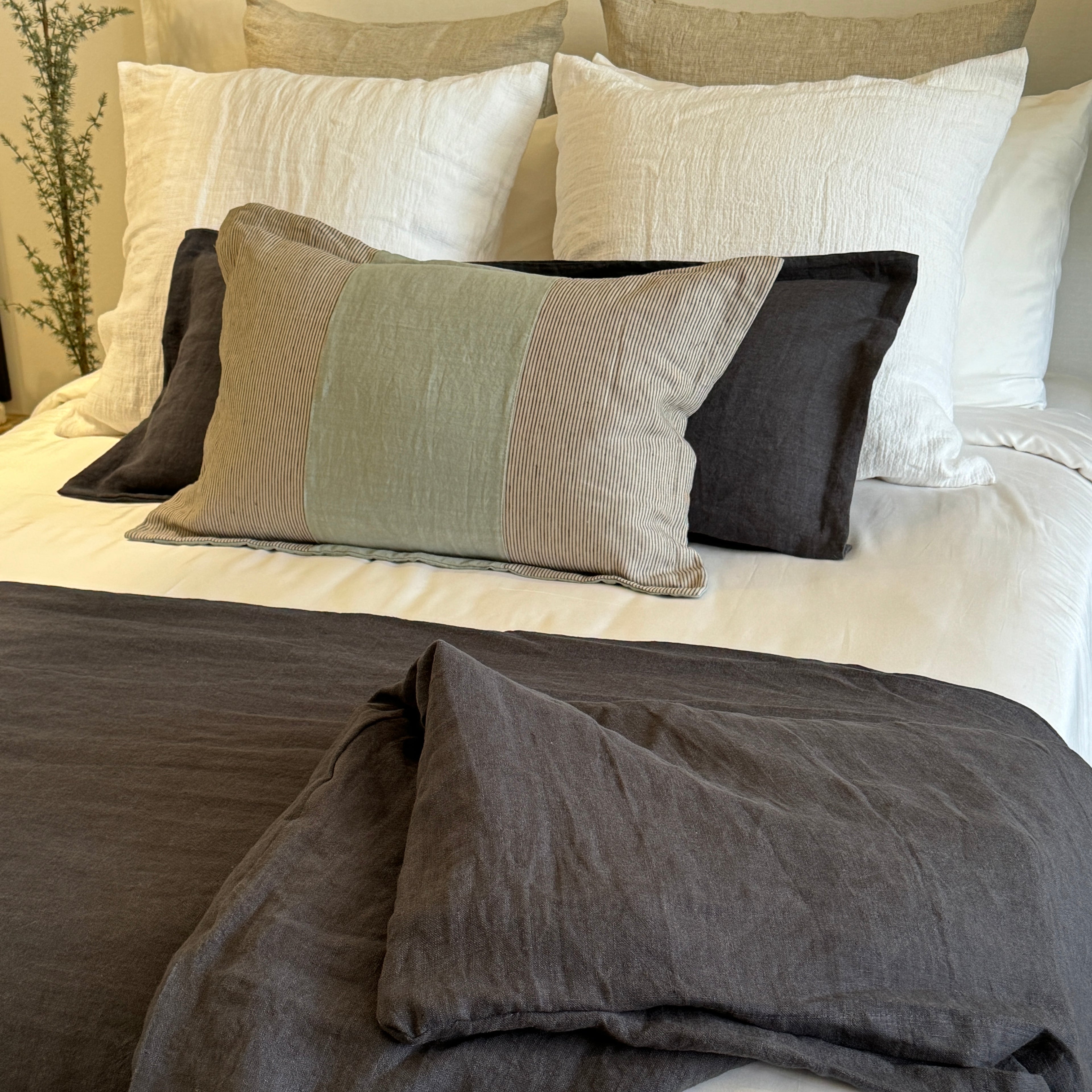 COJIN LINO DIANA 60X40 cm