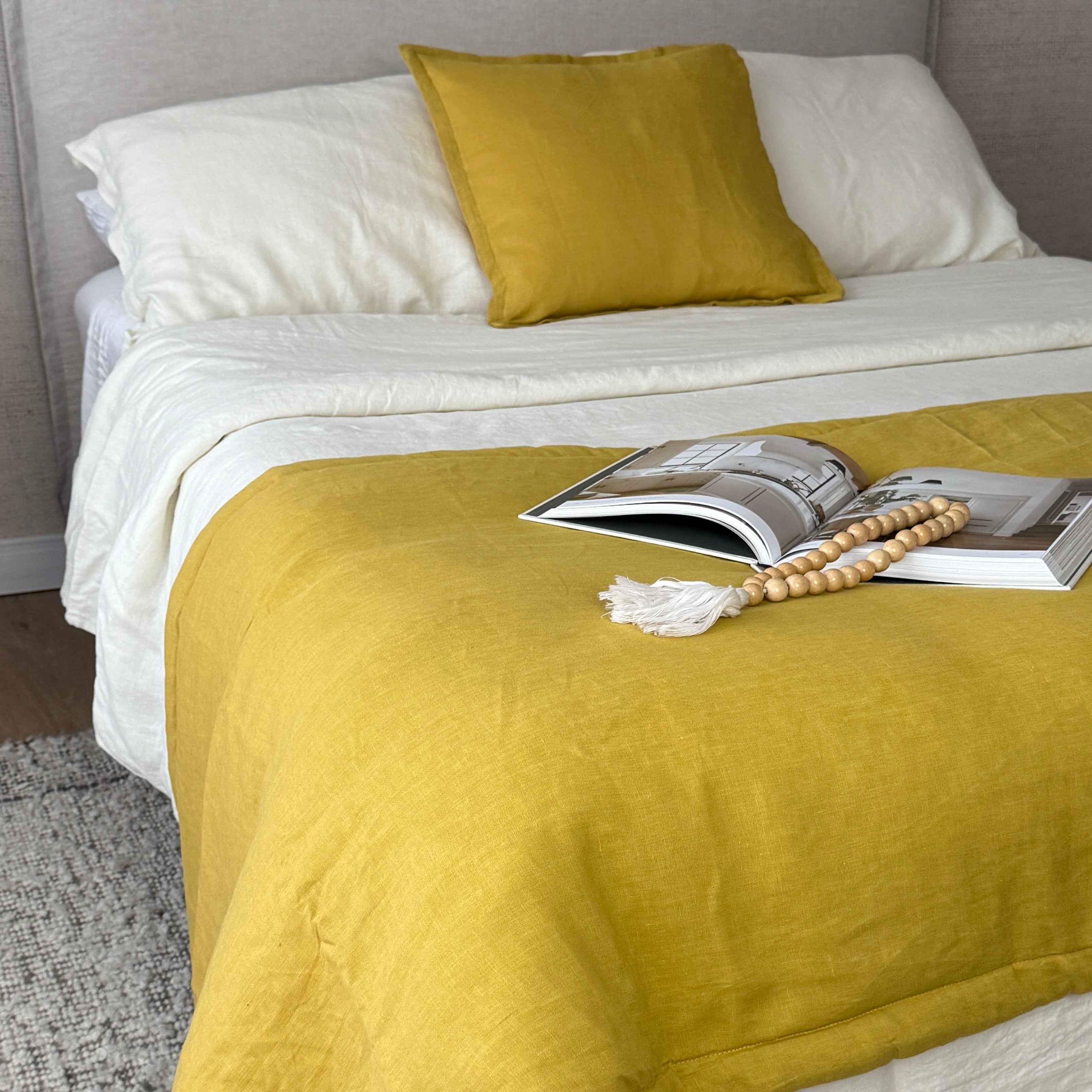 SET PIECERA LINO ACOLCHADA + FUNDA DE COJIN HARMONY 50X50 LINO RUSTICO MOSTAZA