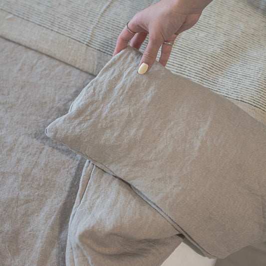 PIECERA CON MINI PLUMON DE SEDA TAUPE