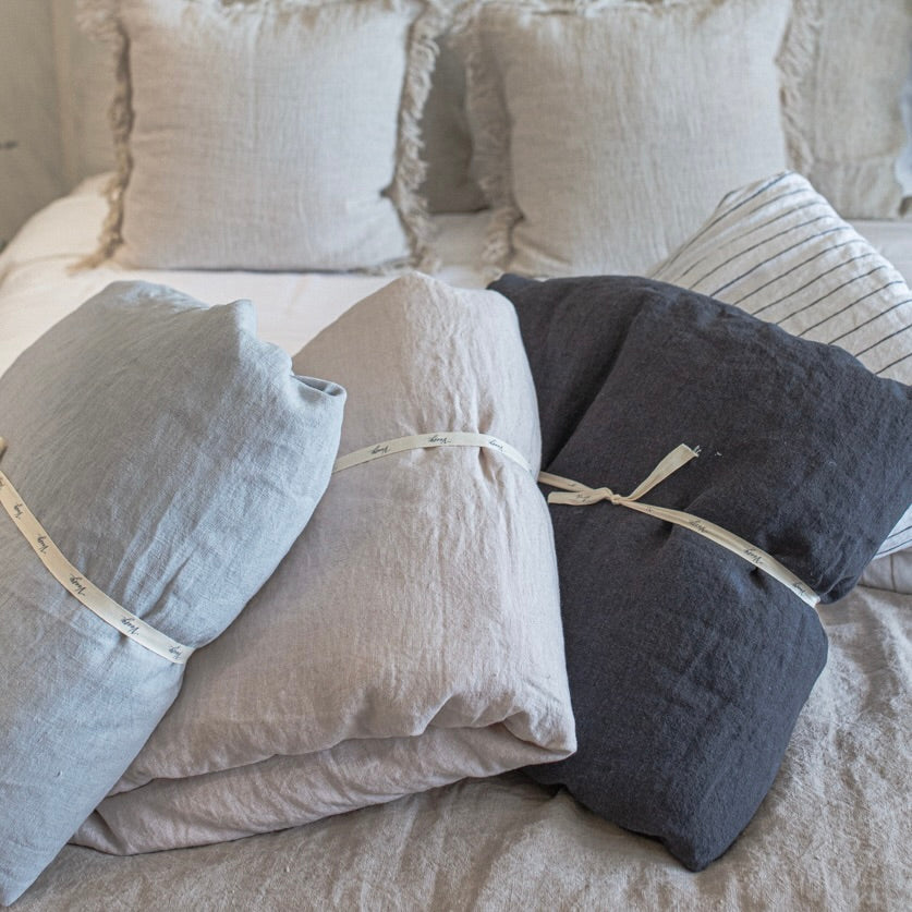 PIECERA CON MINI PLUMON DE SEDA ARENA