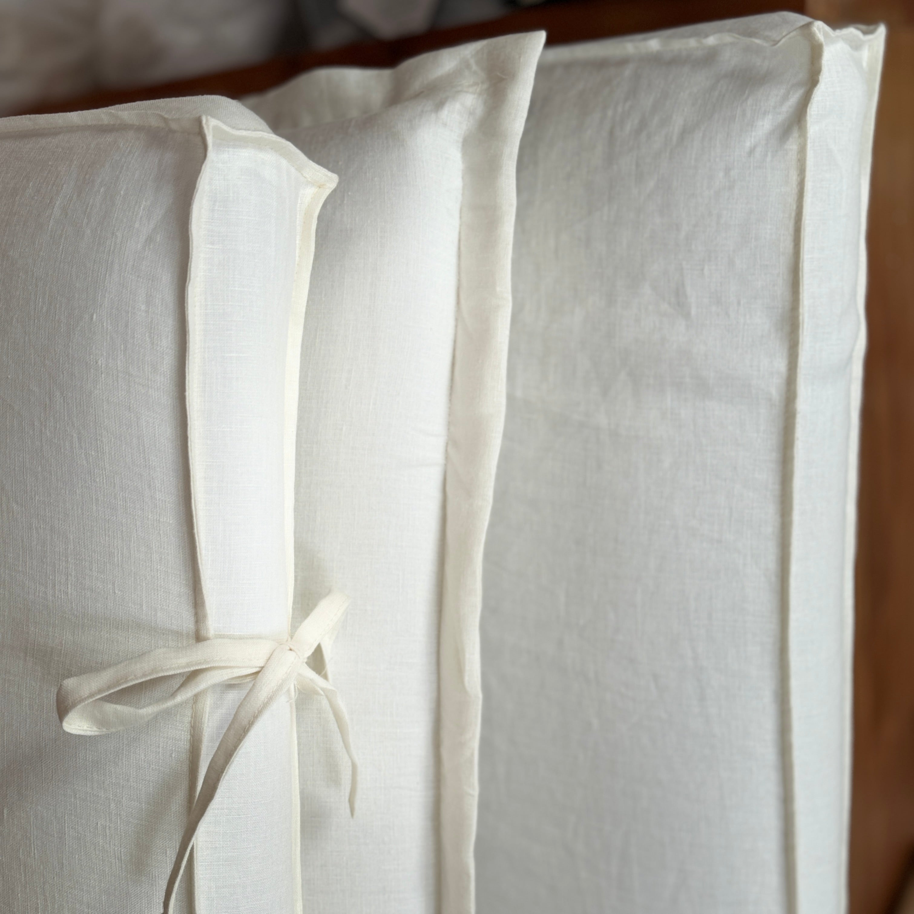 RESPALDO CON FUNDA DE LINO INTERCAMBIABLE MODELO AMARRA