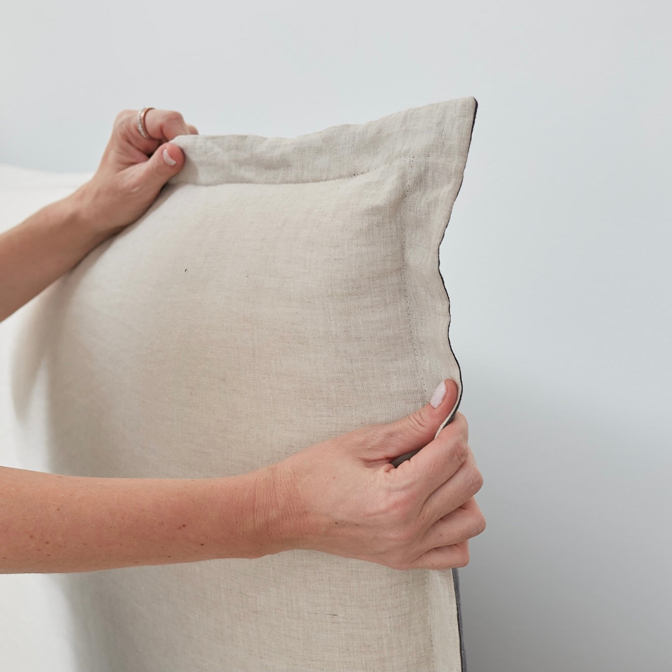 RESPALDO CON FUNDA DE LINO INTERCAMBIABLE MODELO PESTAÑA