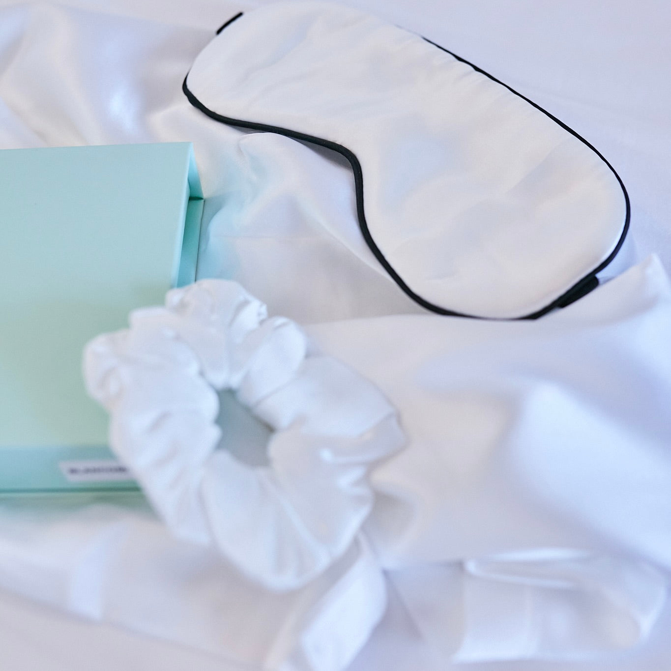 SET ACCESORIOS DE SEDA