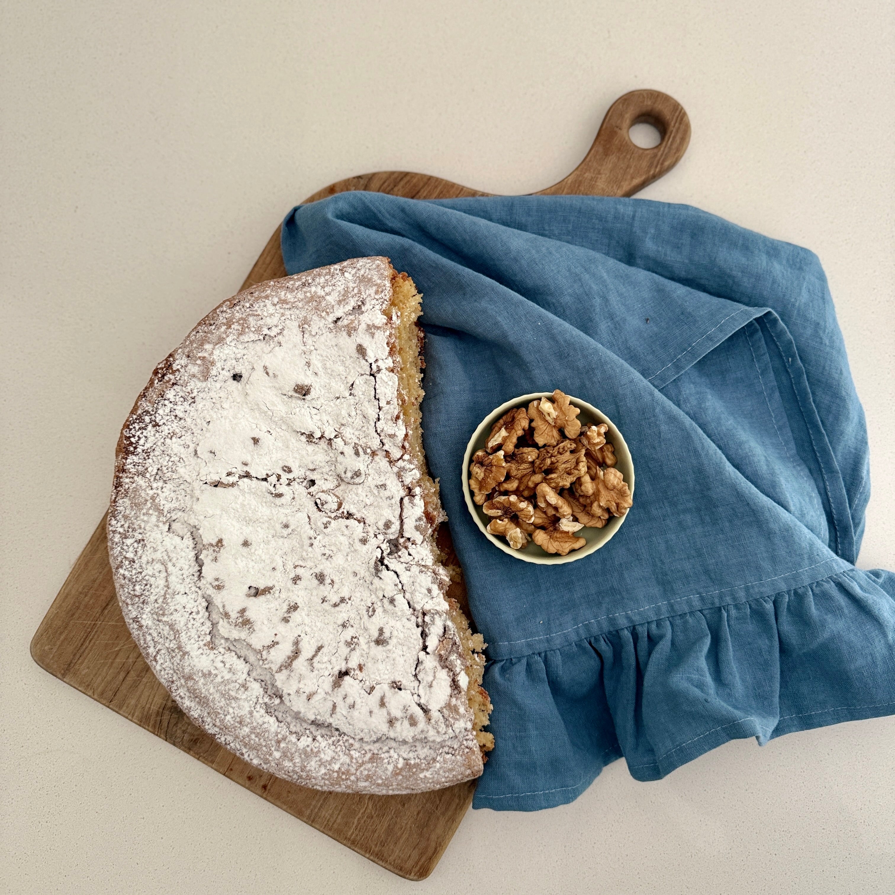 pano de cocina azul con queque