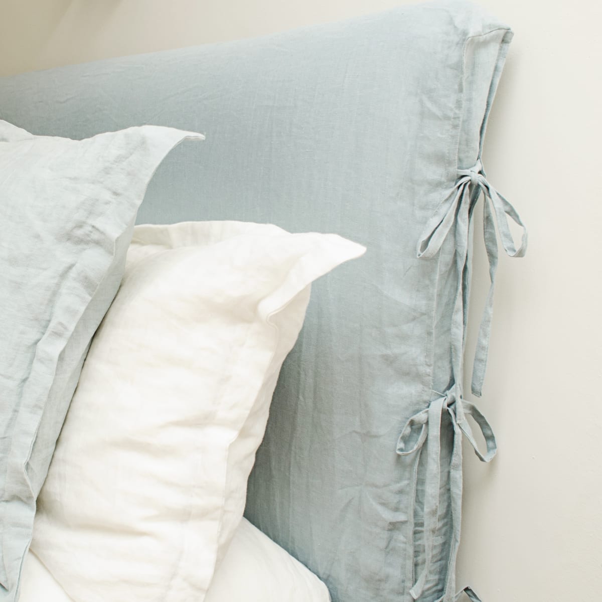 RESPALDO CON FUNDA DE LINO INTERCAMBIABLE MODELO AMARRA